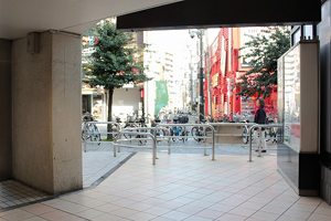 京急鶴見駅の出口です